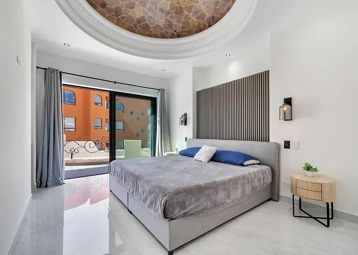 Marbella Lane Premium Ocean View & Pool
