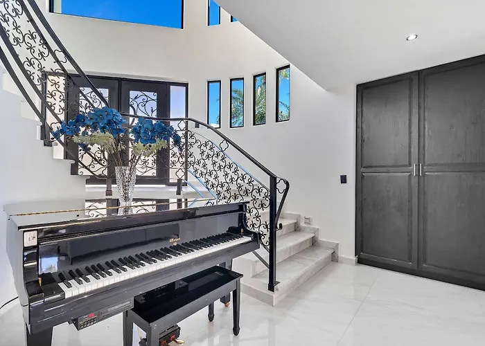 Marbella Lane Premium Ocean View & Pool *
