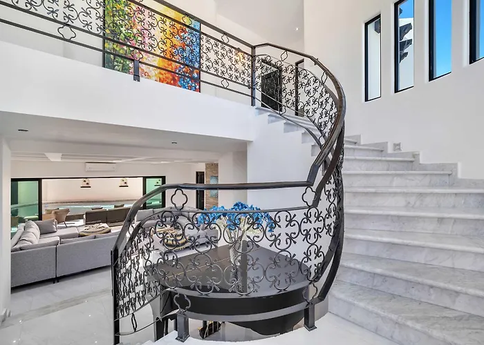 Marbella Lane Premium Ocean View & Pool *
